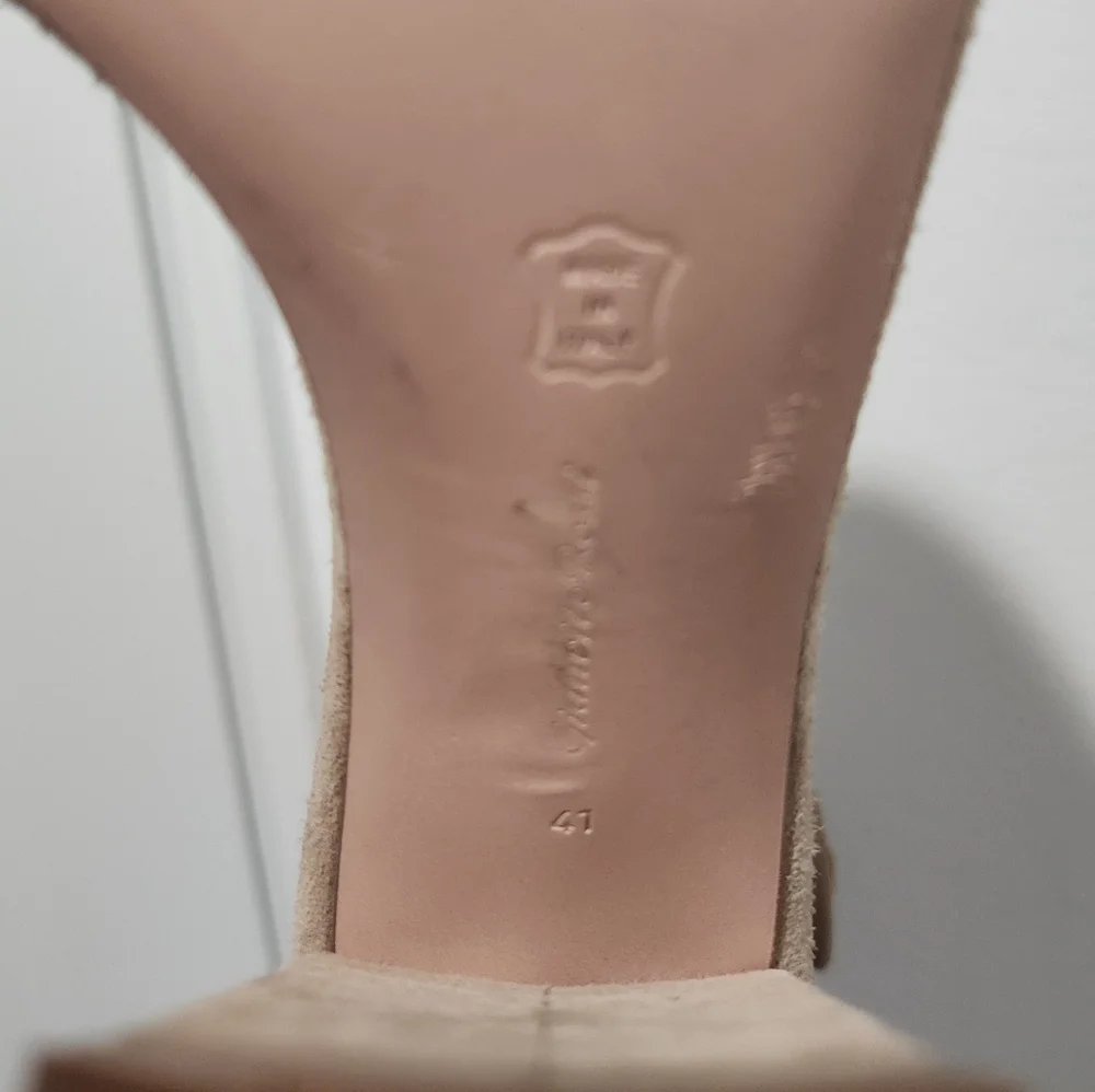 Gianvito Rossi Portofino 100 Block Heels - Picture 9 of 9